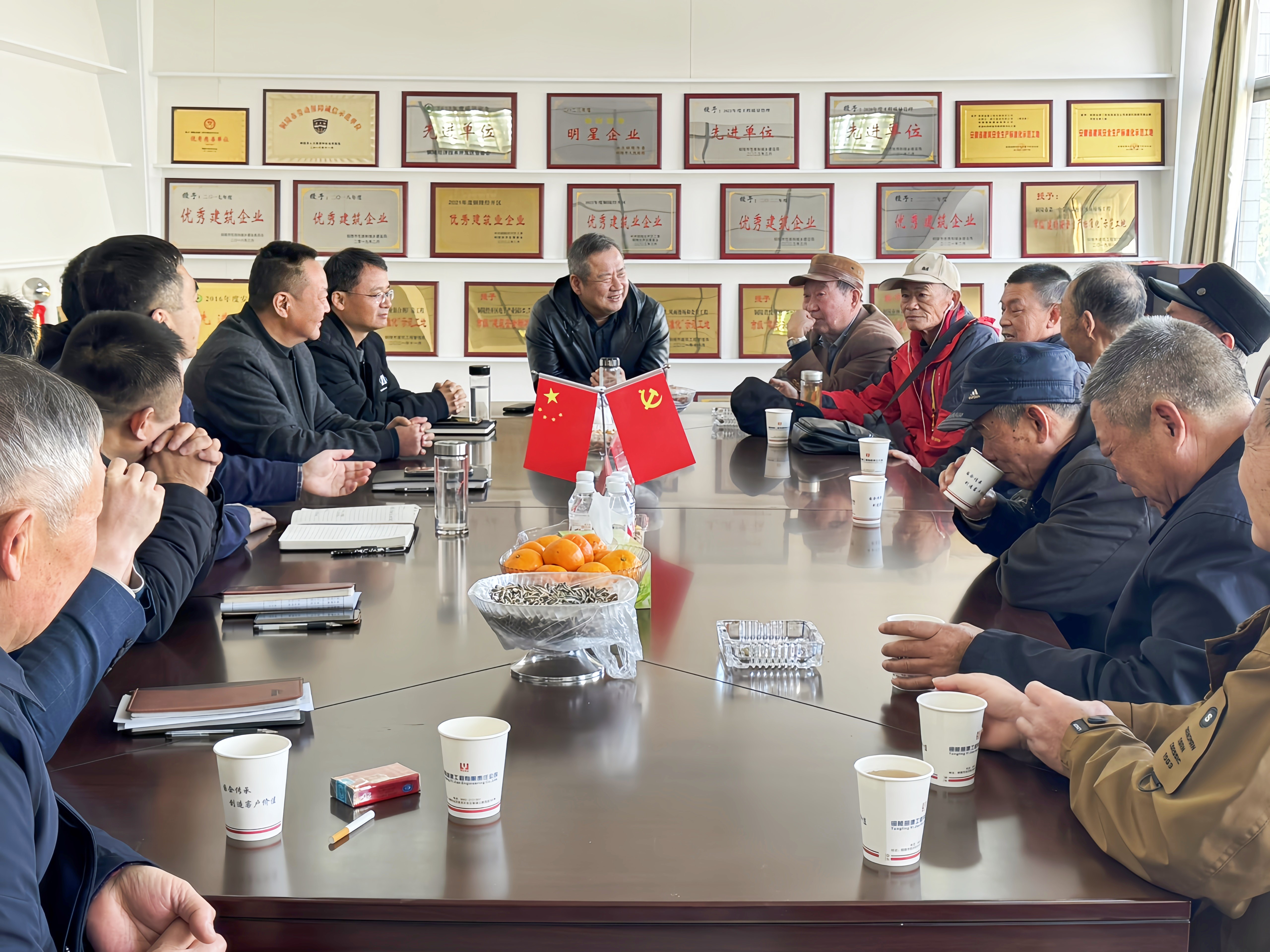 前賢建言興宏業(yè)，益建受策開(kāi)新篇